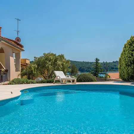 Semesterbostad Pomer Ii