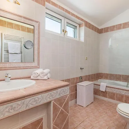 Dom wakacyjny Pomer Ii *