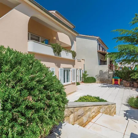 Pomer Ii Semesterbostad *